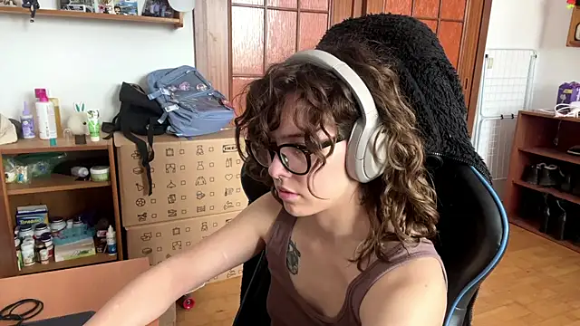 PillowPeachX webcam