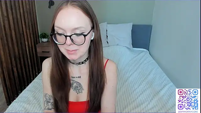 IvyHornyCoree webcam