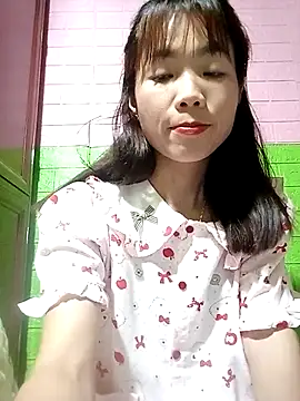 AmyLinee01 live sex cam