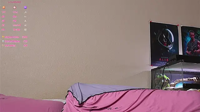 YaraAveiri webcam