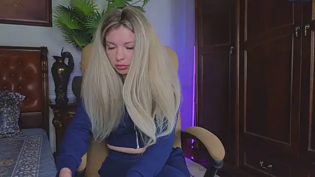 Real_Tini webcam