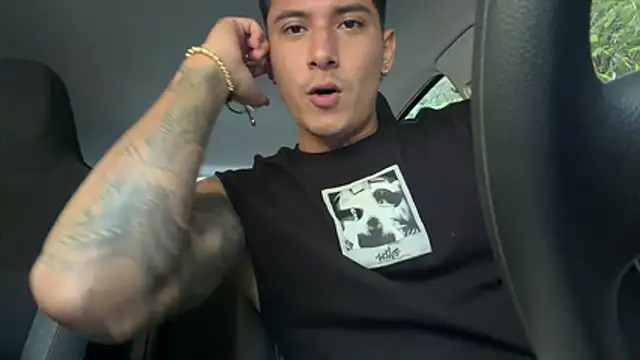 SexxxySquirterStev777 webcam