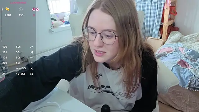 urstripchatgf webcam