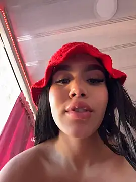 Tyra_malkovaa webcam