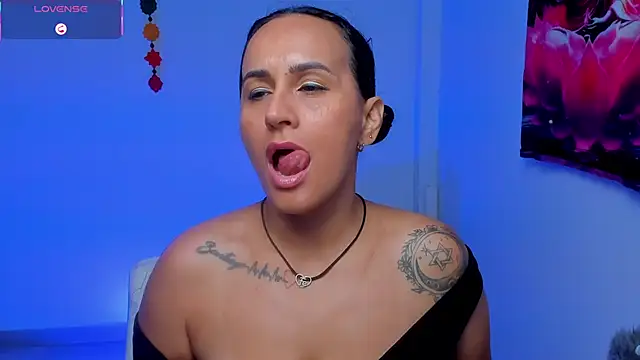 Sara_Charmy webcam