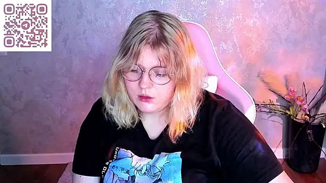 luna_c0ra webcam