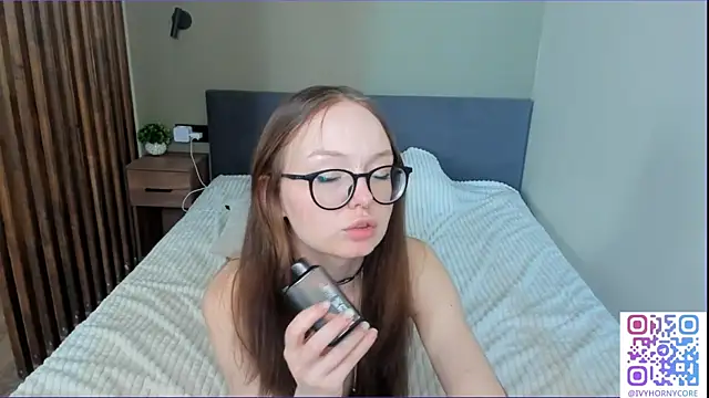 IvyHornyCoree webcam