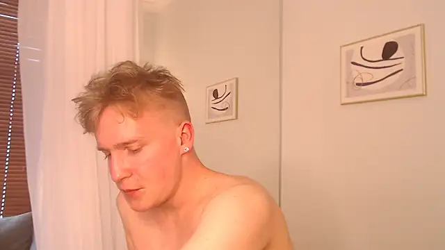 AlexxSweet webcam