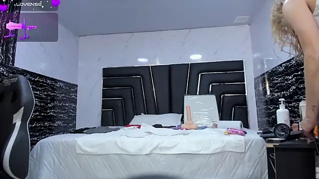Ladyy_Scarlett webcam