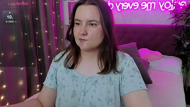 FeralPeach webcam