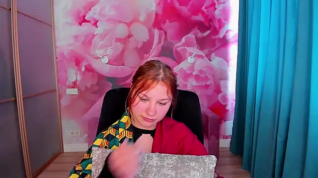 AngelinaLow webcam