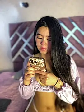 LunaMoore_Pink webcam