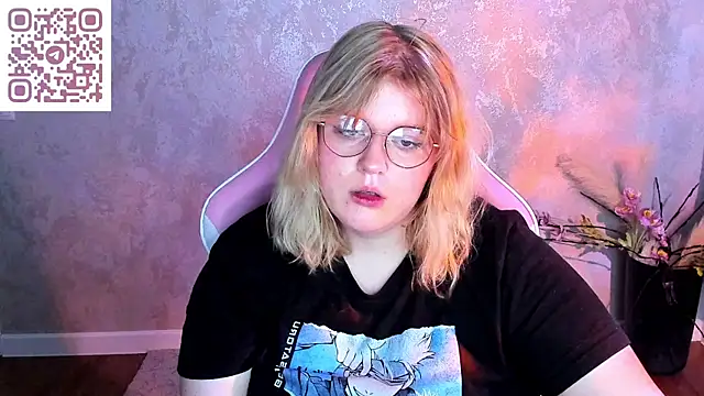 luna_c0ra webcam