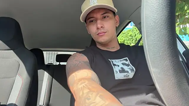 SexxxySquirterStev777 webcam