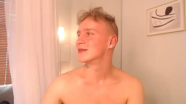 AlexxSweet webcam