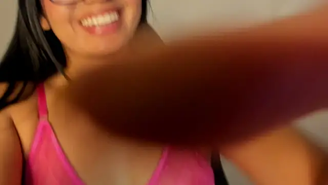 Radiant_Naomi webcam