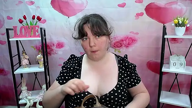 NeonilaLisova webcam