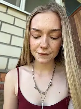 MilaMoone webcam