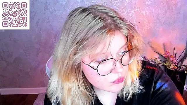 luna_c0ra webcam