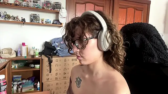 PillowPeachX webcam