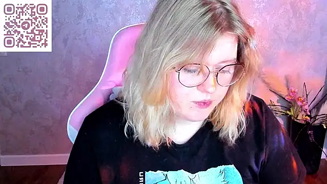 luna_c0ra webcam