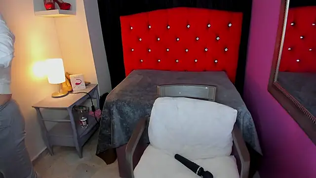 ScarletBigTitties webcam