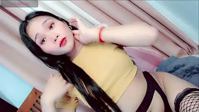 モデル: Amomentoflust99