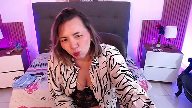 milfsecret69 - Milfsecret69's free webcam - UK Sex Cams