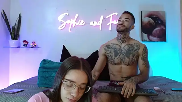 sophiefoxx17 - SophieFoxx17's free webcam - UK Sex Cams
