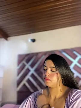LunaMoore_Pink webcam