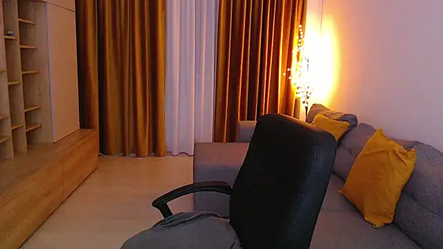 mia_bloomy webcam
