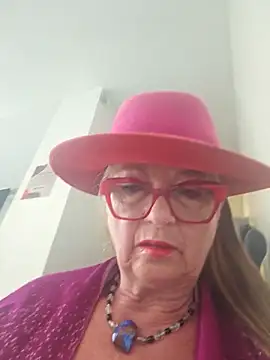 Webcam Model (Hot-Muci)  is live.Free join now!