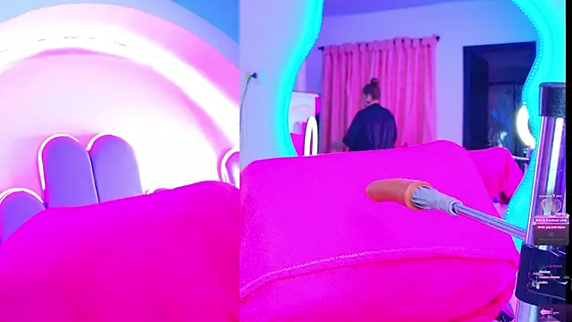 NathaxaLeans webcam