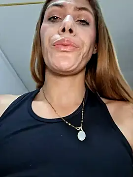 Webcam Model (Elianasuarezz)  is live.Free join now!