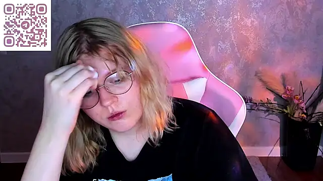 luna_c0ra webcam