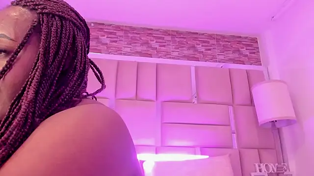 ShaniaBrownn webcam