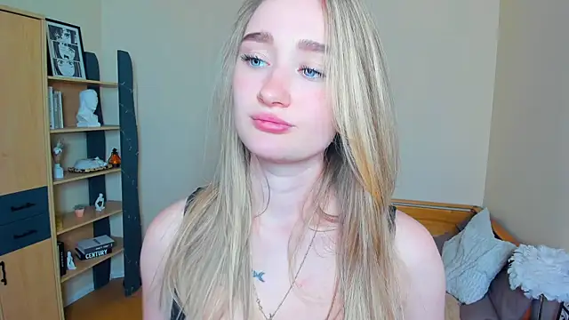 VioletteClaire webcam