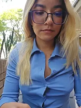 pretty_roxxyy (F teen) - FUCK pussy😻in public 🥵 TICKET SHOW