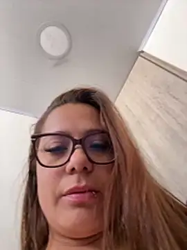 Pretty__Milf webcam