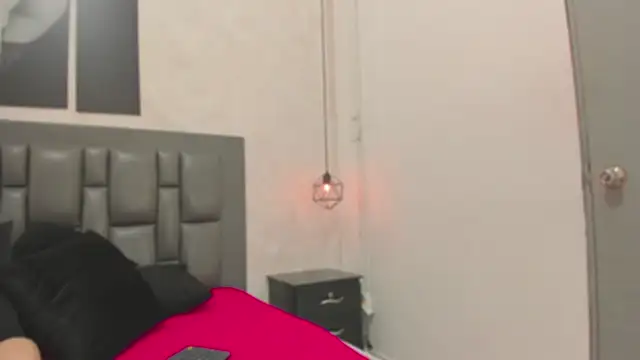 dakota_roussee webcam