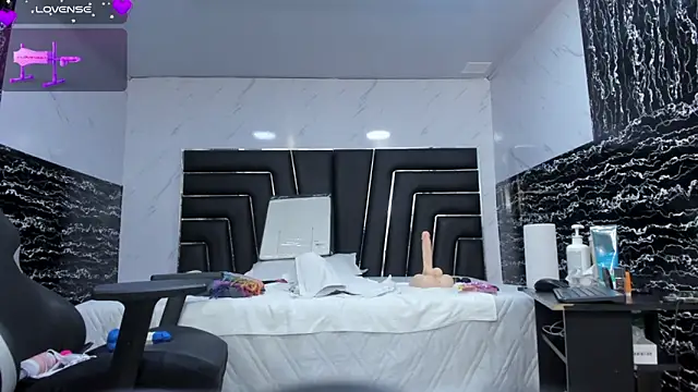 Ladyy_Scarlett webcam