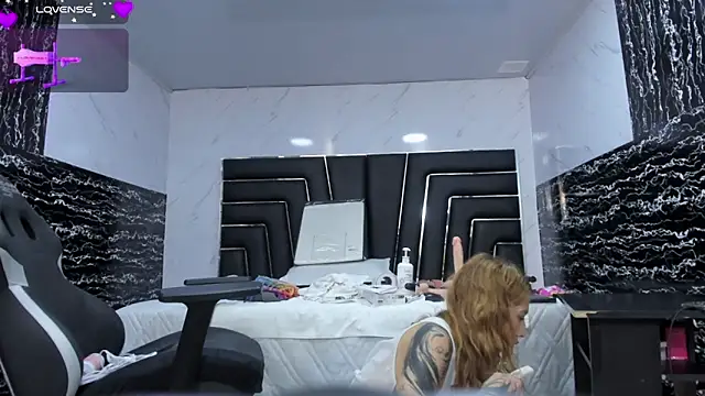 Ladyy_Scarlett webcam