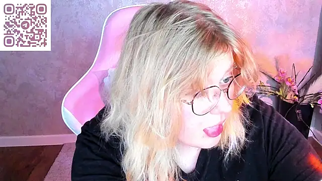 luna_c0ra webcam