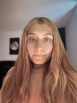 Webcam Model (_Danna)  is live.Free join now!