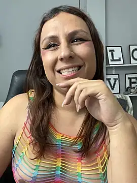 analia_01 (T young) - show cock close to the camera