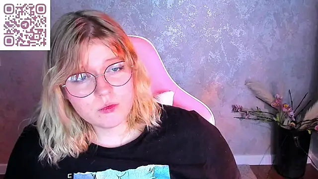 luna_c0ra webcam