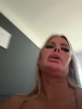 Juliaboobqueen webcam