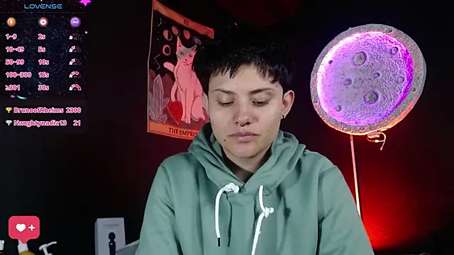 girl_intense444 webcam