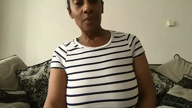 ThatNanNextDoor webcam
