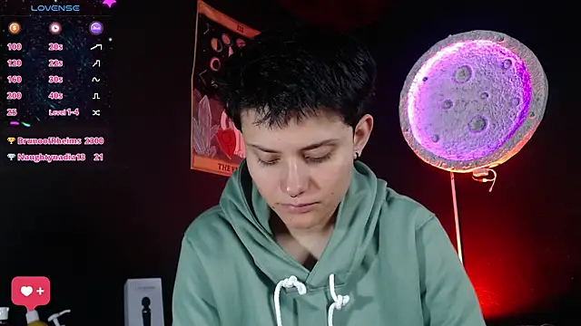 girl_intense444 webcam